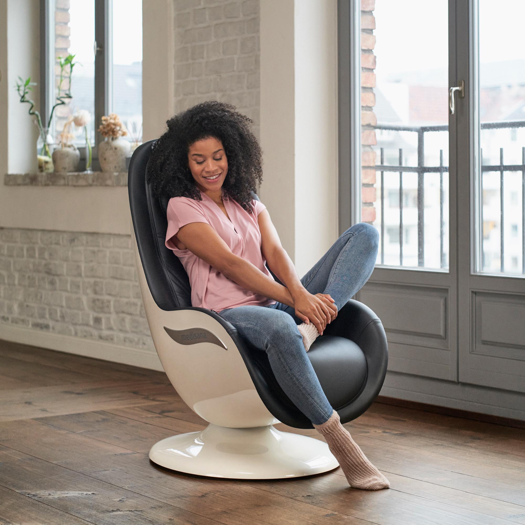 RS 660 Lounge Chair mit Massagefunktion und Hocker